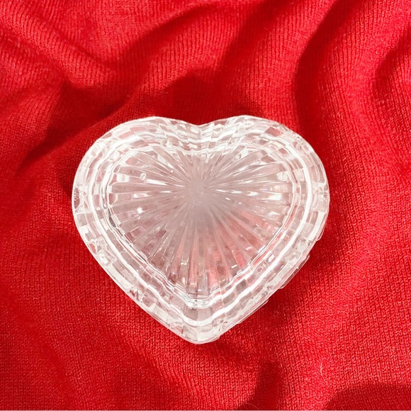 Unbranded Clear Cut Heart Shaped Glass Trinket Box with Lid Starburst Valentines - Picture 2 of 12